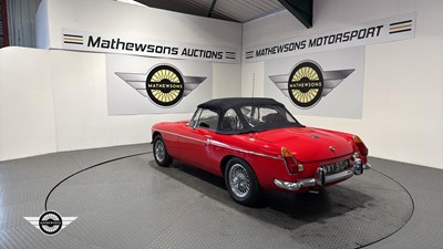 Lot 226 - 1973 MG B