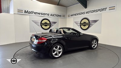 Lot 312 - 2004 MERCEDES SLK 350 AUTO