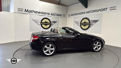 Lot 312 - 2004 MERCEDES SLK 350 AUTO