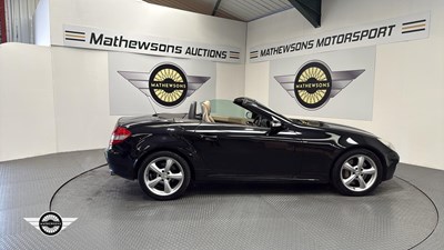 Lot 312 - 2004 MERCEDES SLK 350 AUTO
