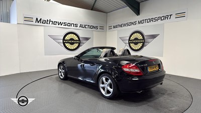 Lot 312 - 2004 MERCEDES SLK 350 AUTO