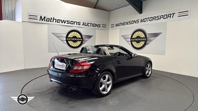 Lot 312 - 2004 MERCEDES SLK 350 AUTO