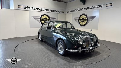 Lot 320 - 1968 DAIMLER