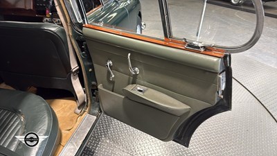Lot 320 - 1968 DAIMLER