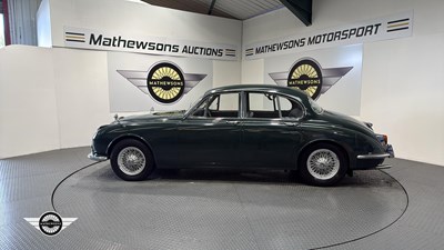 Lot 320 - 1968 DAIMLER