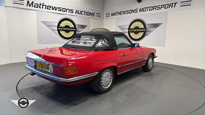 Lot 323 - 1988 MERCEDES 420 SL AUTO
