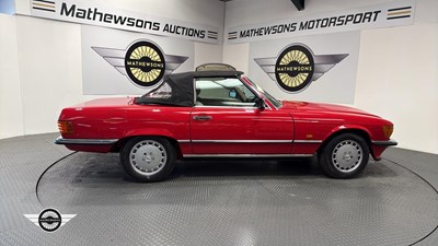 Lot 323 - 1988 MERCEDES 420 SL AUTO