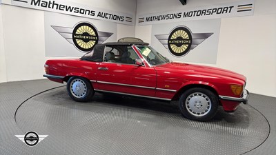 Lot 323 - 1988 MERCEDES 420 SL AUTO