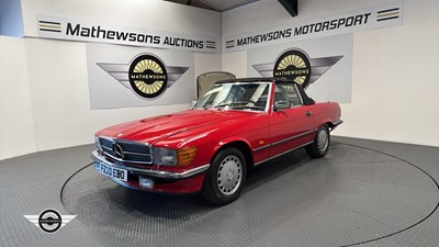 Lot 323 - 1988 MERCEDES 420 SL AUTO