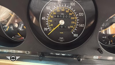 Lot 323 - 1988 MERCEDES 420 SL AUTO