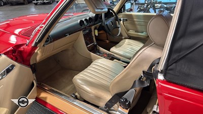 Lot 323 - 1988 MERCEDES 420 SL AUTO