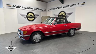 Lot 323 - 1988 MERCEDES 420 SL AUTO