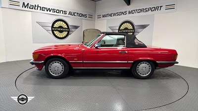 Lot 323 - 1988 MERCEDES 420 SL AUTO