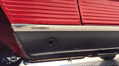 Lot 323 - 1988 MERCEDES 420 SL AUTO