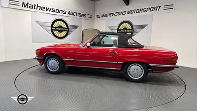 Lot 323 - 1988 MERCEDES 420 SL AUTO