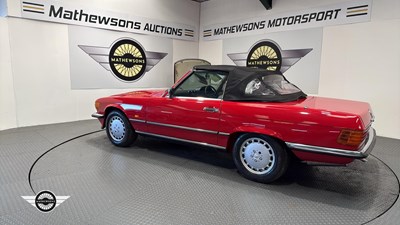 Lot 323 - 1988 MERCEDES 420 SL AUTO