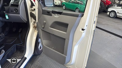 Lot 356 - 2004 VOLKSWAGEN T-SPORTER T30 104 TDI LWB