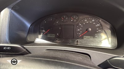 Lot 356 - 2004 VOLKSWAGEN T-SPORTER T30 104 TDI LWB