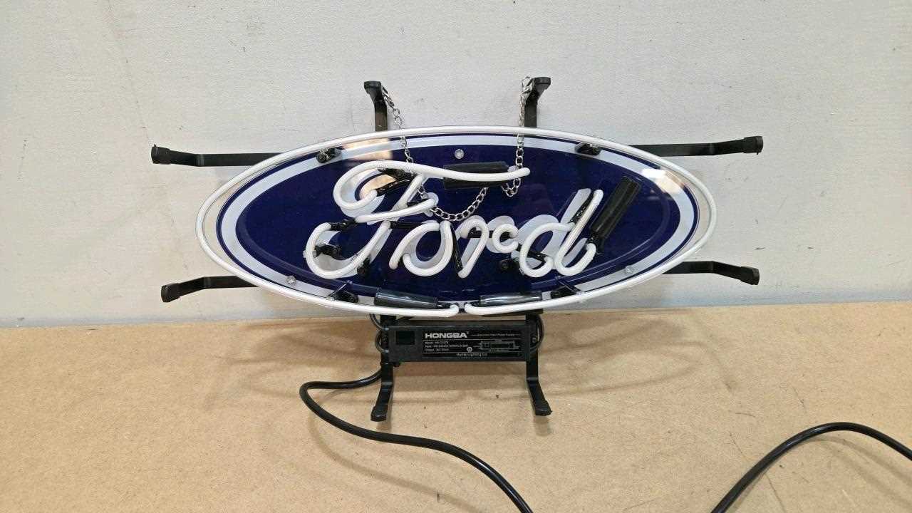 Lot 9 - FORD NEON SIGN 17" X 10"
