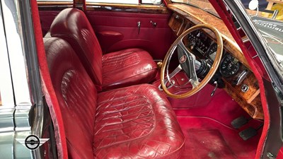 Lot 474 - 1960 JAGUAR MK2 2.4