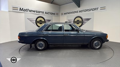 Lot 544 - 1982 MERCEDES 230 E