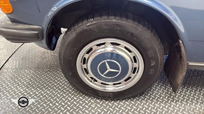 Lot 544 - 1982 MERCEDES 230 E