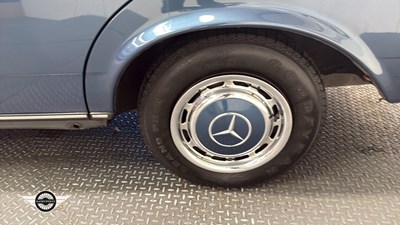 Lot 544 - 1982 MERCEDES 230 E