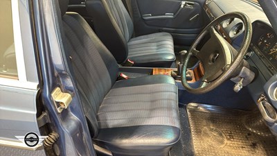 Lot 544 - 1982 MERCEDES 230 E