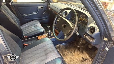 Lot 544 - 1982 MERCEDES 230 E