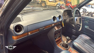 Lot 544 - 1982 MERCEDES 230 E
