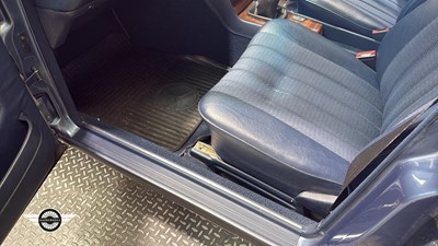 Lot 544 - 1982 MERCEDES 230 E
