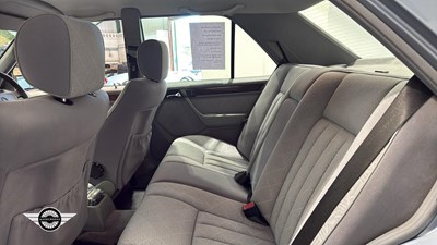 Lot 602 - 1994 MERCEDES E200