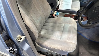 Lot 602 - 1994 MERCEDES E200