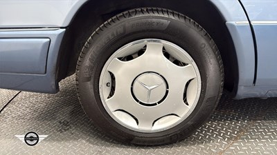 Lot 602 - 1994 MERCEDES E200