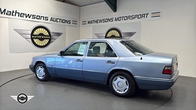 Lot 602 - 1994 MERCEDES E200