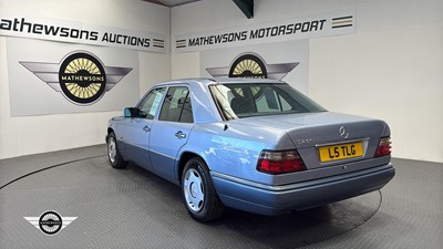 Lot 602 - 1994 MERCEDES E200