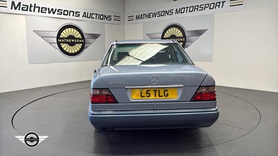 Lot 602 - 1994 MERCEDES E200