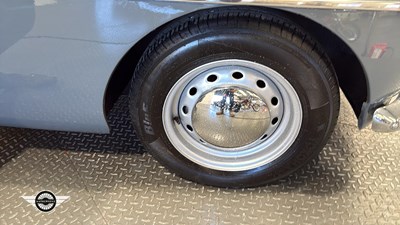Lot 606 - 1967 MG B GT