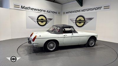 Lot 784 - 1972 MG B