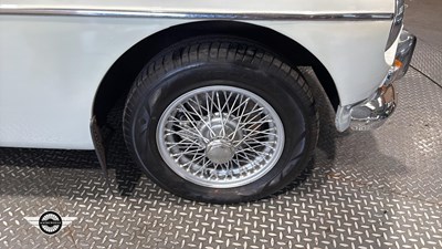 Lot 784 - 1972 MG B