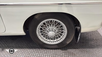 Lot 784 - 1972 MG B