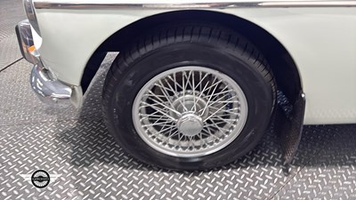 Lot 784 - 1972 MG B