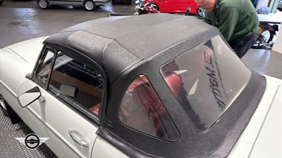 Lot 784 - 1972 MG B