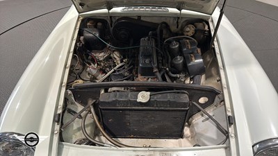 Lot 784 - 1972 MG B