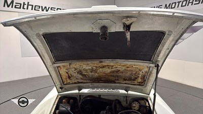 Lot 784 - 1972 MG B