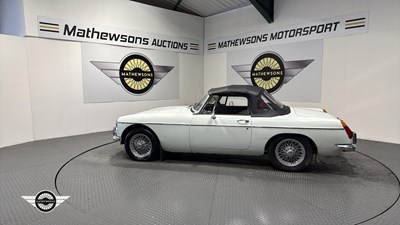 Lot 784 - 1972 MG B