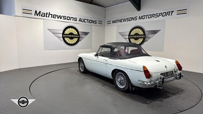 Lot 784 - 1972 MG B