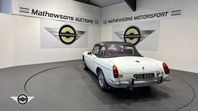 Lot 784 - 1972 MG B