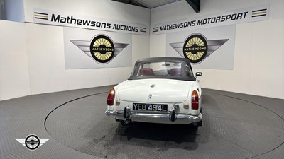 Lot 784 - 1972 MG B