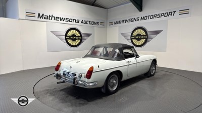 Lot 784 - 1972 MG B